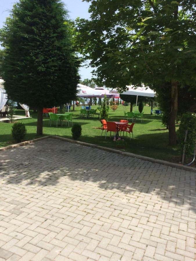Lake Park Restaurant Pogradec